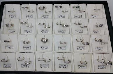 Обручальные кольца с фианитами